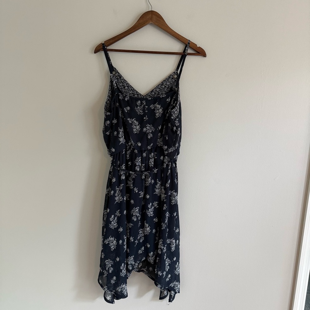 Floral Navy Dress - Picture 6 of 9